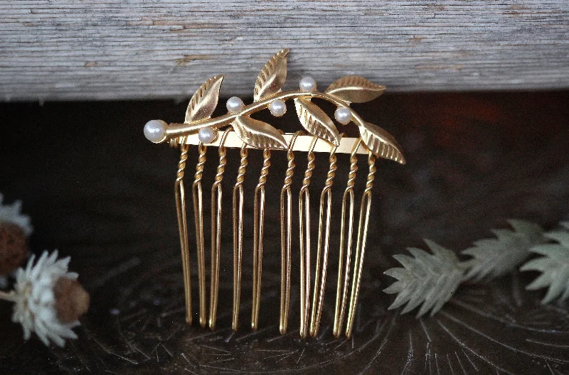 Single Twigs & Pearls Hair Comb.